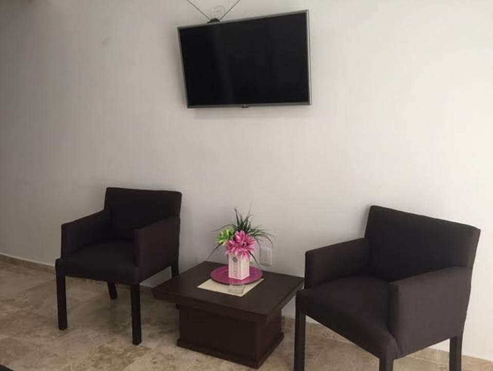 Apartment | Living area | Flat-screen TV