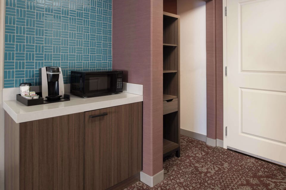 Premium bedding, down comforters, in-room safe, desk