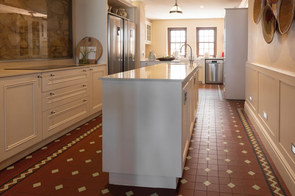 Premier House, 6 Bedrooms, Sea View | Private kitchen