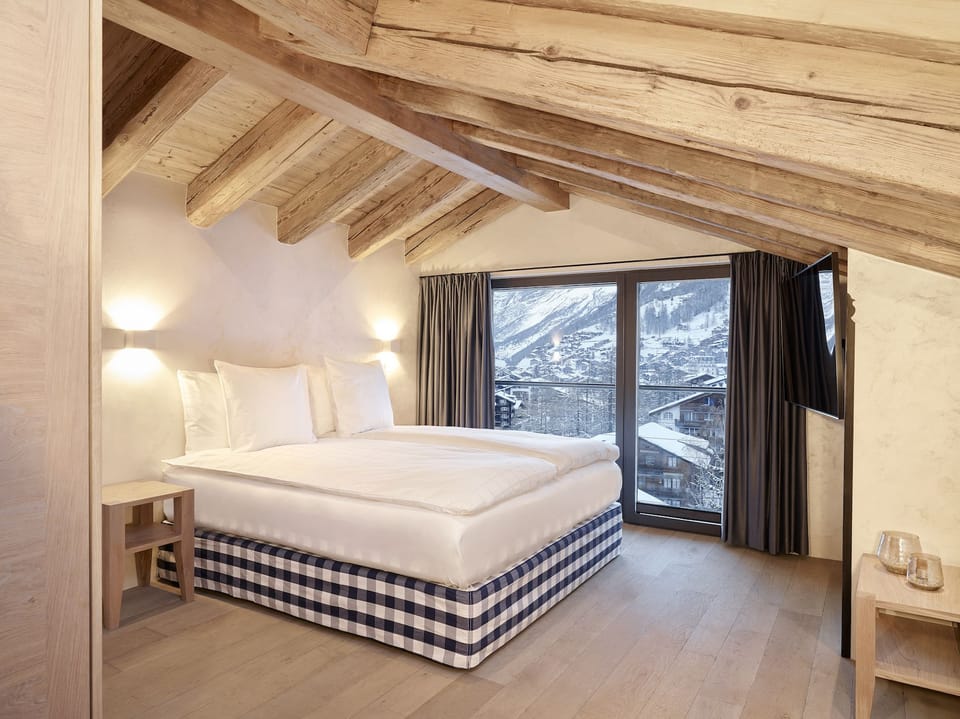 Skylight Loft | Hypo-allergenic bedding, Tempur-Pedic beds, minibar, in-room safe