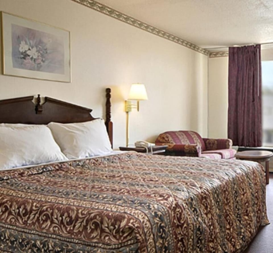 Desk, laptop workspace, free WiFi, bed sheets