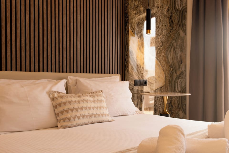 Premium Double Room | In-room safe, desk, soundproofing, iron/ironing board