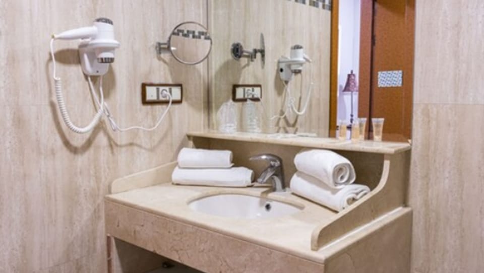 Bathroom sink