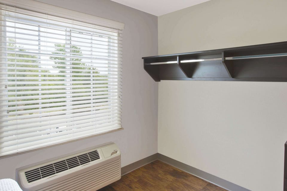 Desk, laptop workspace, iron/ironing board, free WiFi