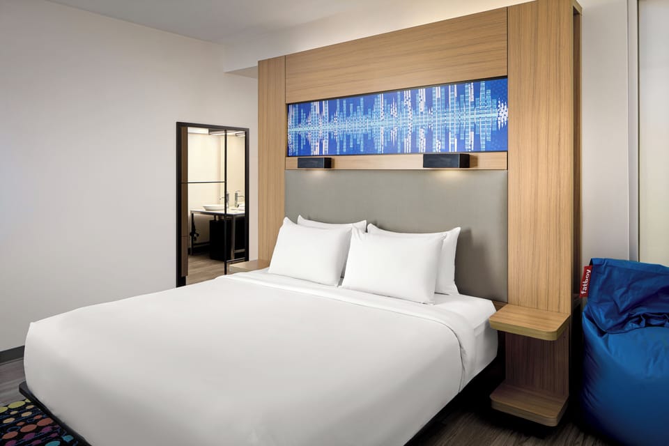 Premium bedding, in-room safe, desk, iron/ironing board