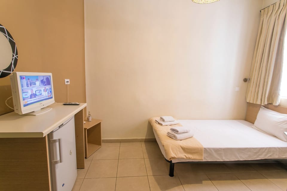 Economy Single Room, 1 Twin Bed | In-room safe, iron/ironing board, free WiFi, bed sheets