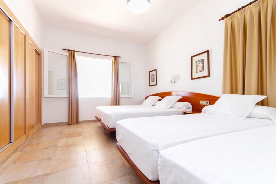Family Room | Blackout drapes, free WiFi, bed sheets