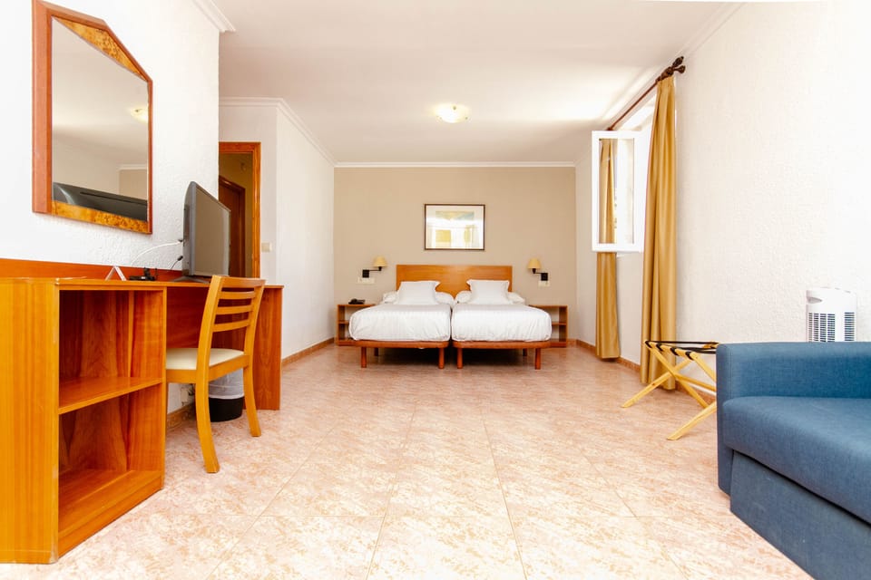 Hostal San Juan Hostel in Alacantí