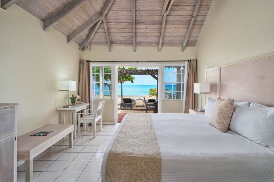 Royal Palm Beach Room (1 King Bed) | Premium bedding, minibar, in-room safe, soundproofing