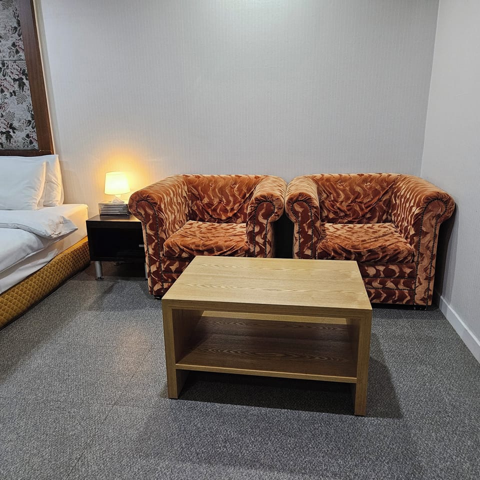 Deluxe Double Room | Premium bedding, in-room safe, desk, laptop workspace