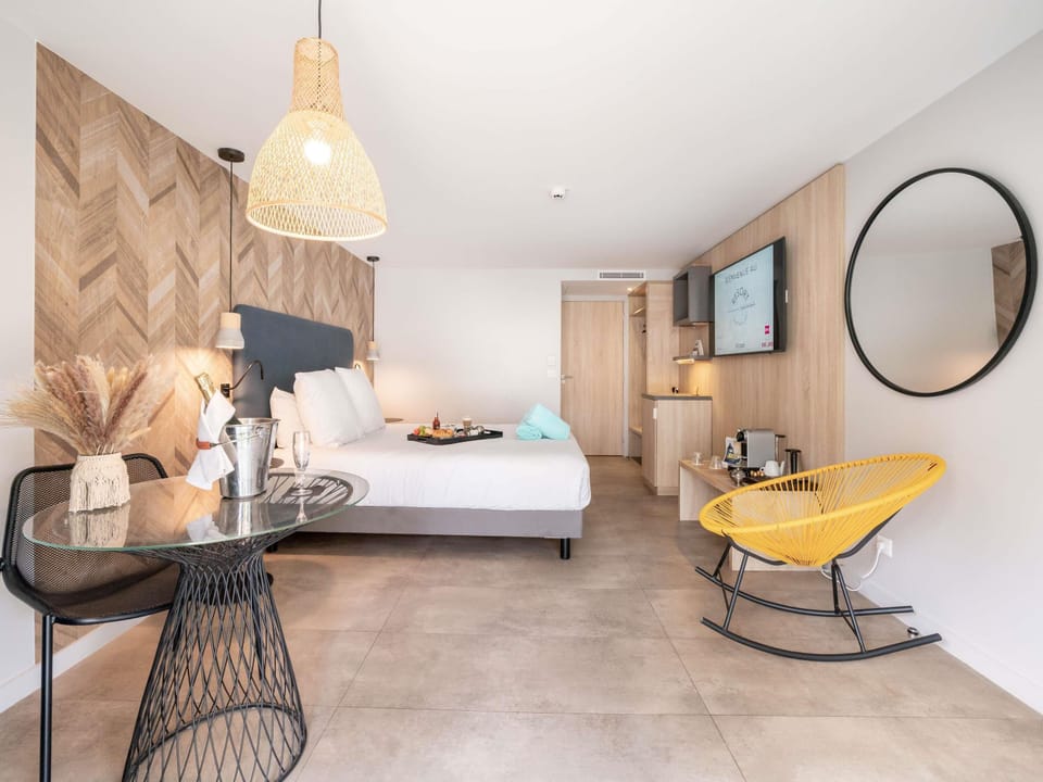 Superior Room, Terrace | Blackout drapes, soundproofing, iron/ironing board, free WiFi