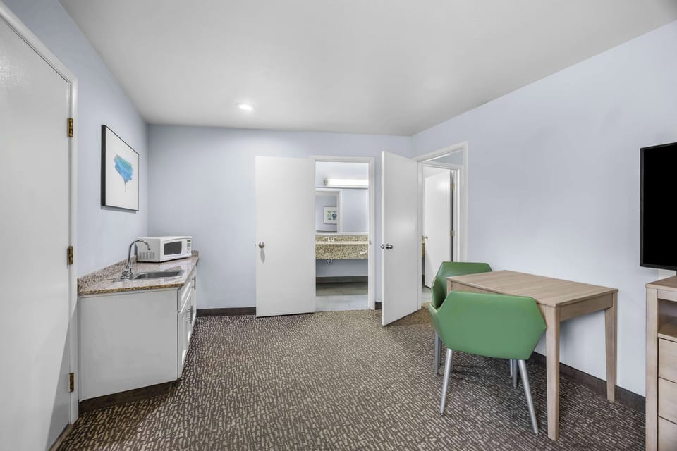 Blackout drapes, iron/ironing board, free WiFi, bed sheets