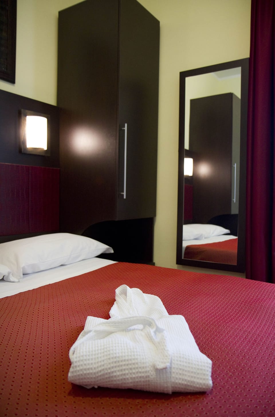 Premium bedding, down comforters, in-room safe, desk