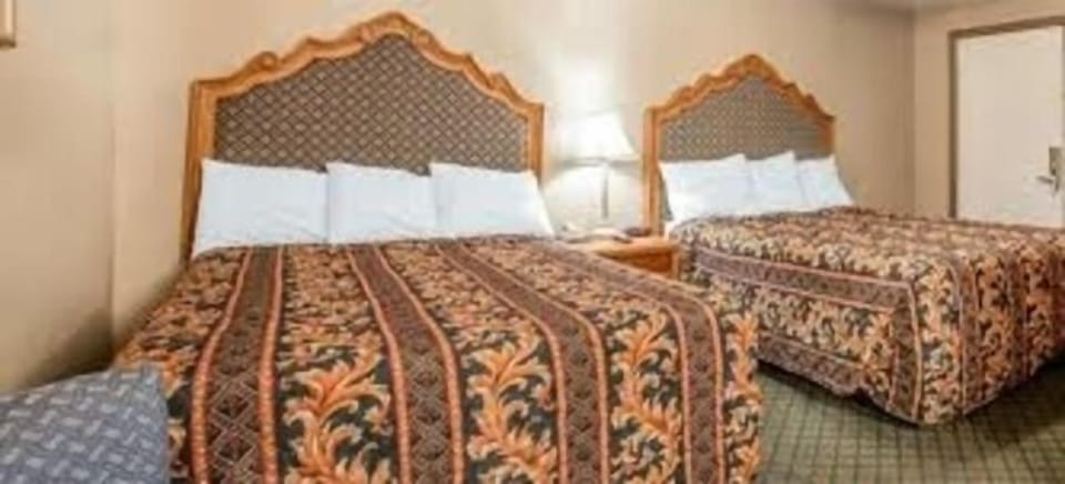 Standard Room, 2 Queen Beds, Non Smoking | Desk, iron/ironing board, free WiFi, bed sheets