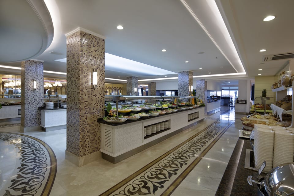 3 restaurants; breakfast, lunch, and dinner served