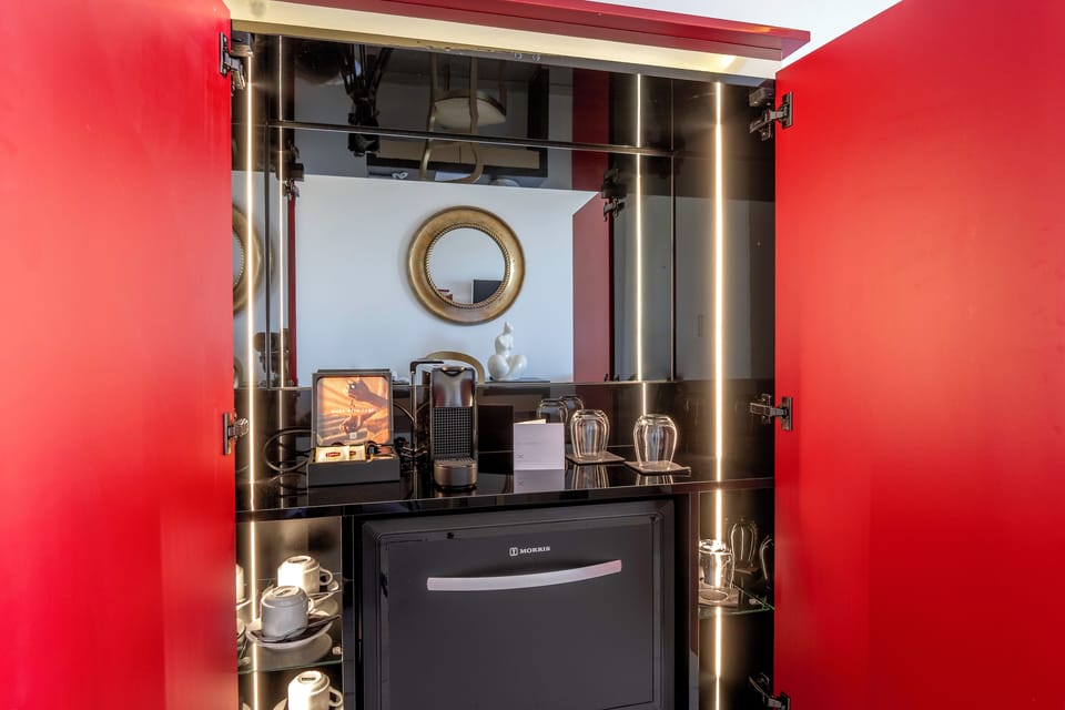 Suite (Split Level) | Premium bedding, minibar, in-room safe, desk