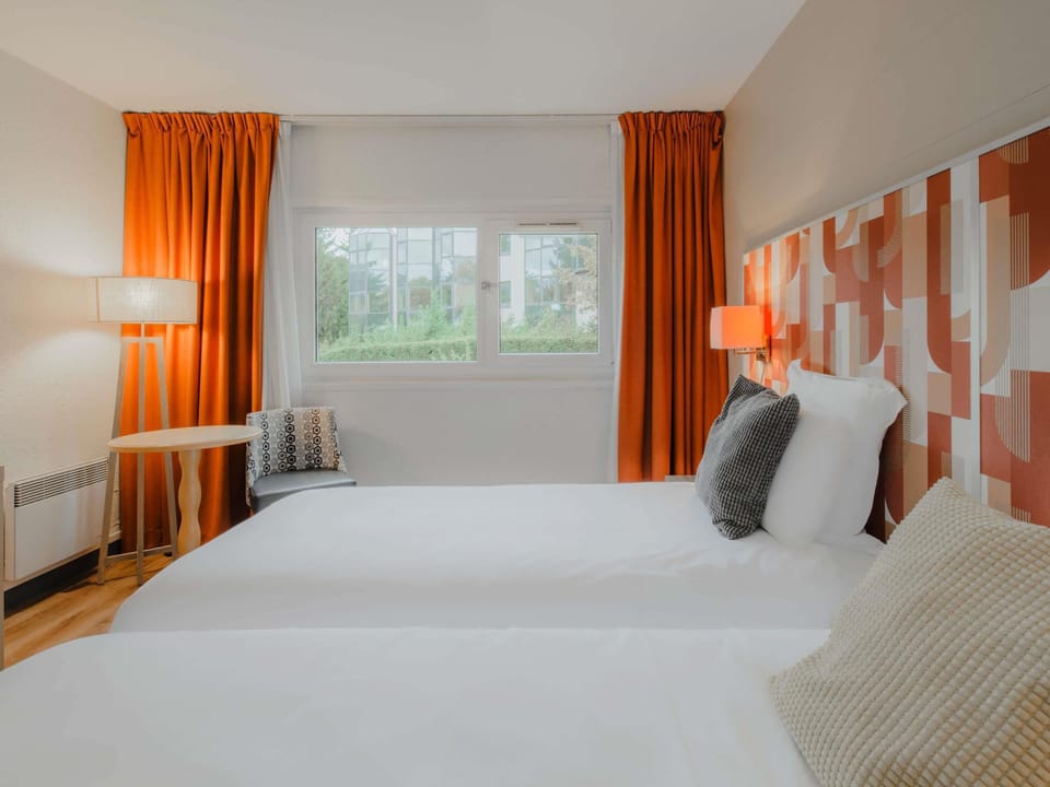 Premium bedding, in-room safe, desk, blackout drapes