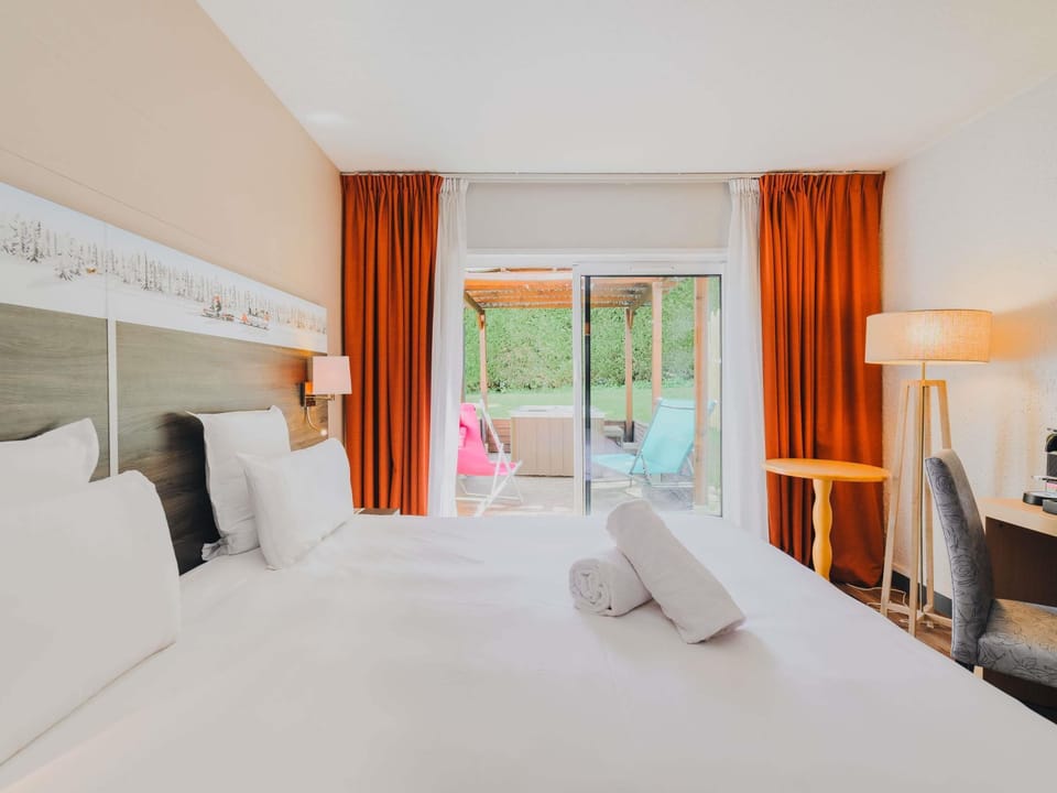 Executive Room, 1 Double Bed, Terrace, Garden View | Premium bedding, in-room safe, desk, blackout drapes