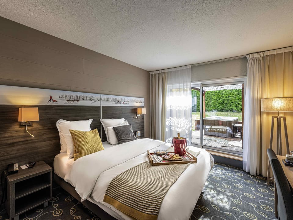 Executive Room, 1 Double Bed, Terrace, Garden View | Premium bedding, in-room safe, desk, blackout drapes