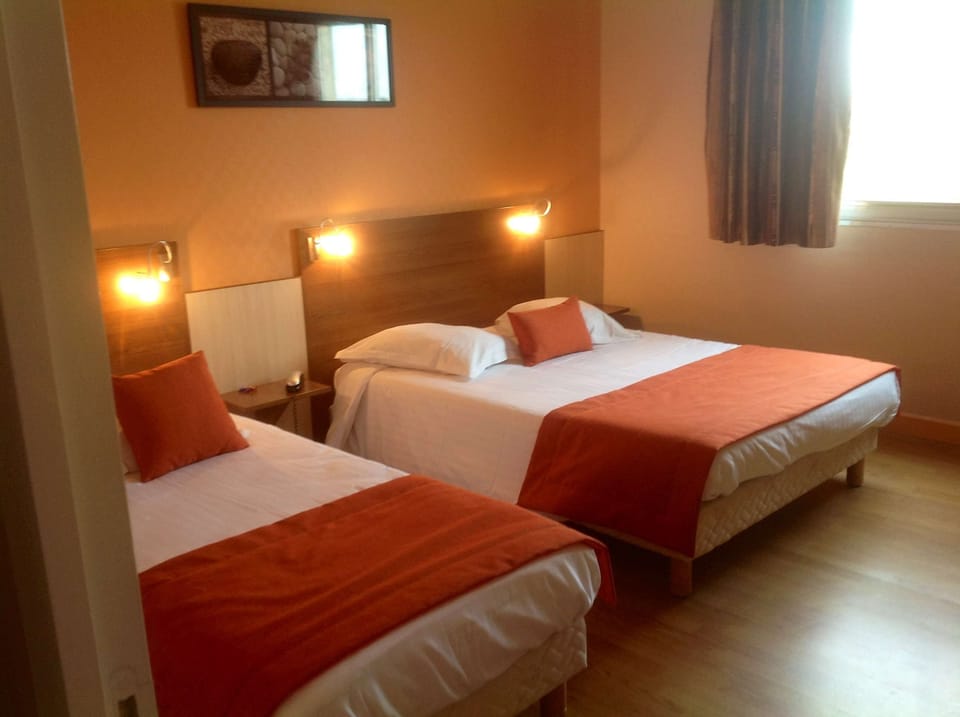 Triple Room | 1 bedroom, desk, blackout drapes, soundproofing