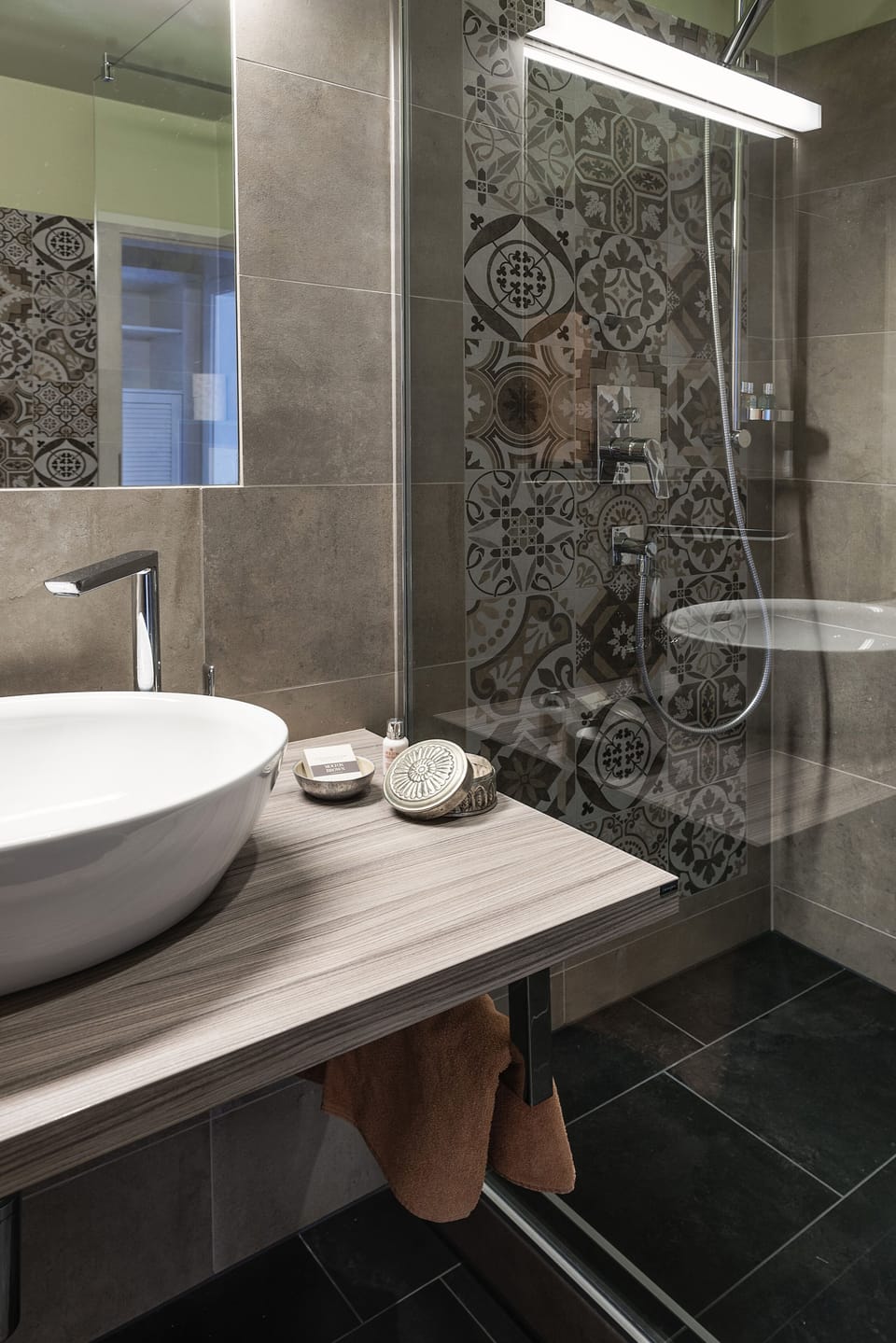 Standard Double Room, Lake View | Bathroom | Rainfall showerhead, designer toiletries, hair dryer, bathrobes