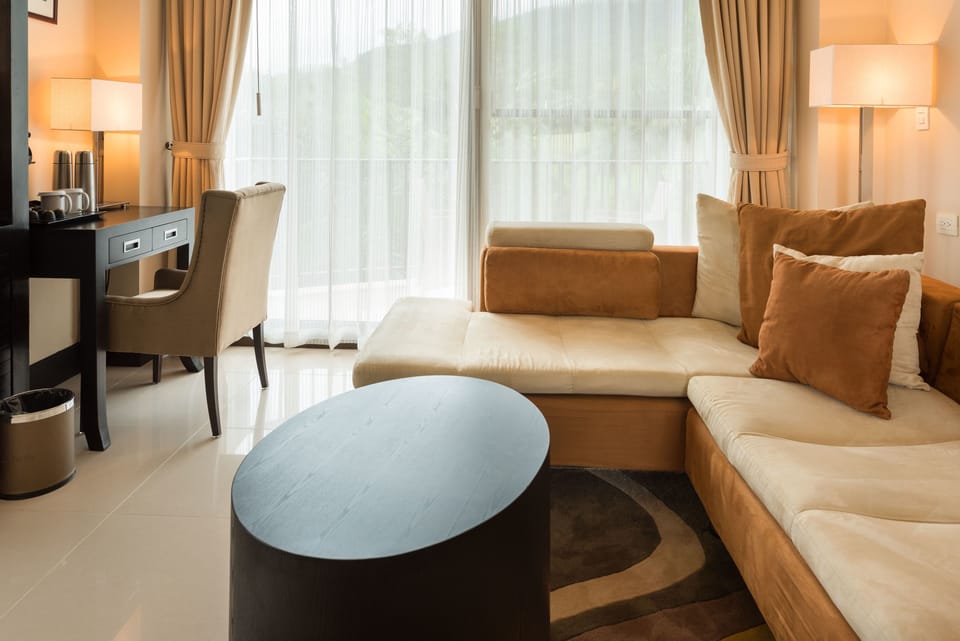 Junior Suite Volcano View | Living area | LED TV