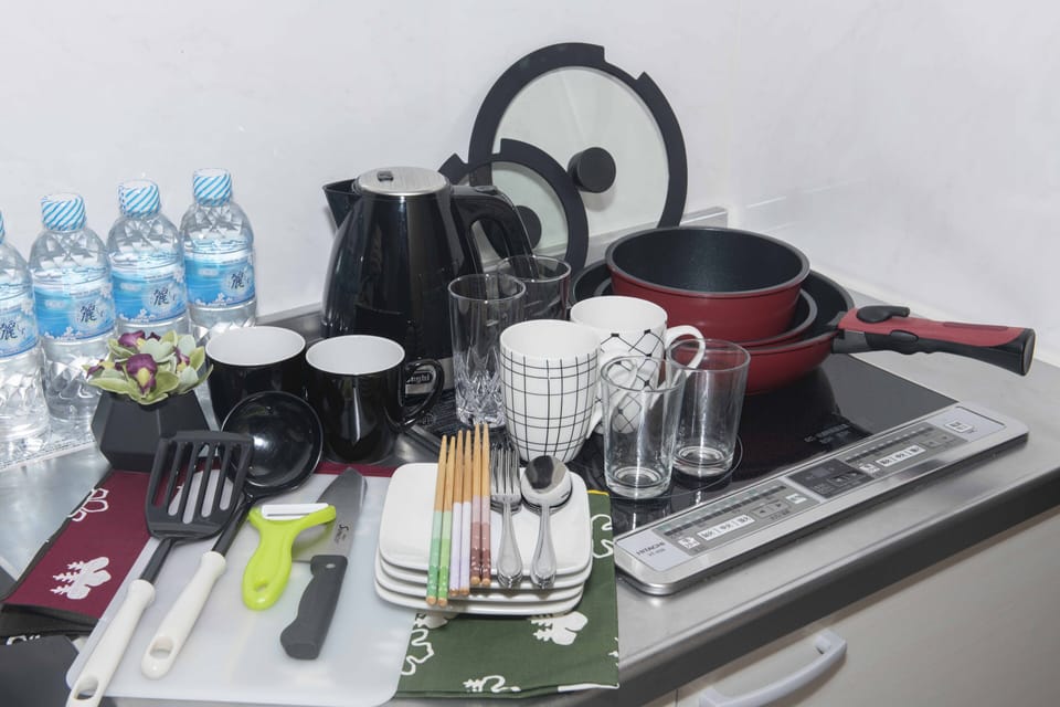 Fridge, microwave, stovetop, electric kettle