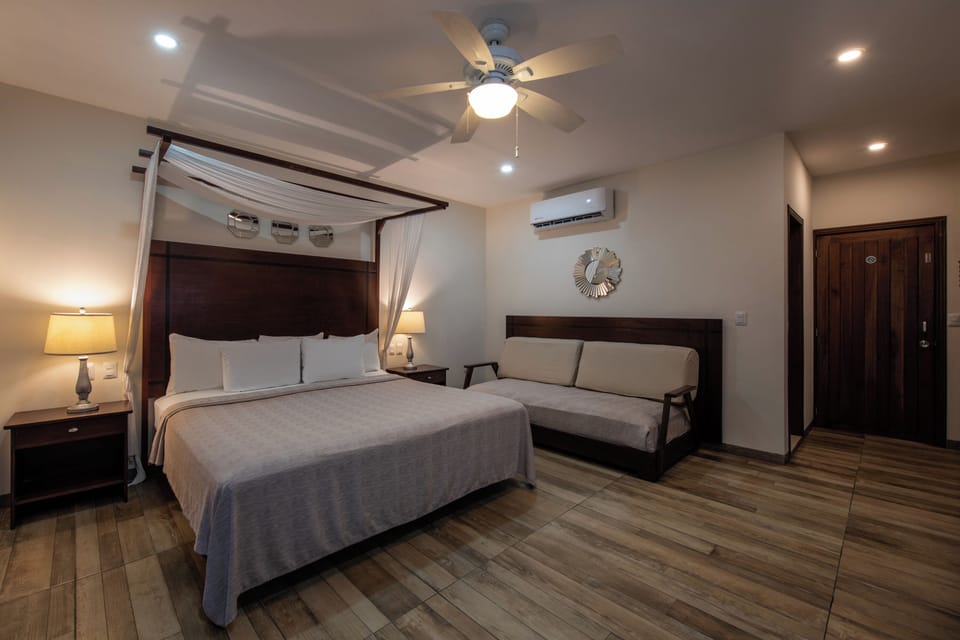 King with Hot Tub | Minibar, in-room safe, individually decorated, individually furnished