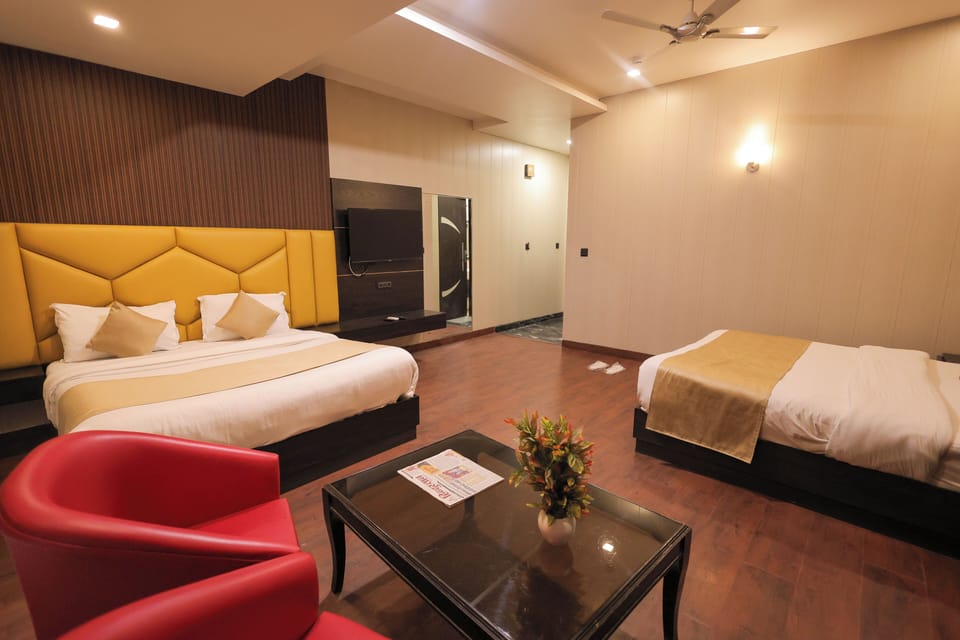 Family Quadruple Room | In-room safe, desk, rollaway beds, free WiFi