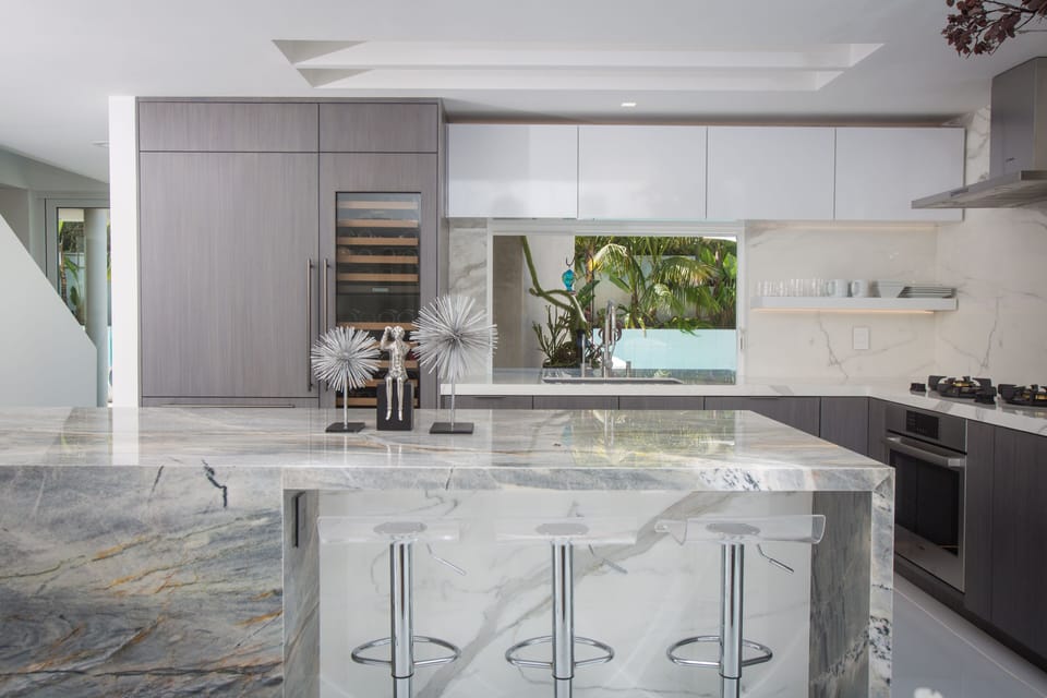 Coffee/tea maker, electric kettle