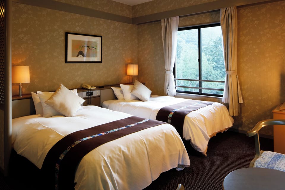 Twin Room | In-room safe, desk, iron/ironing board (on request), WiFi (free)