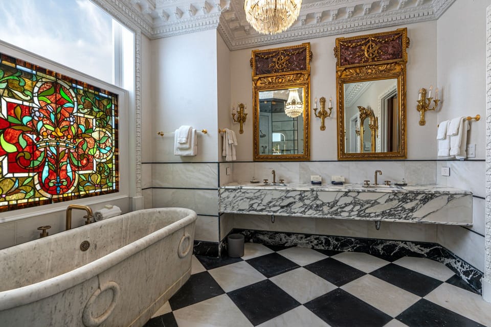 Combined shower/tub, designer toiletries, hair dryer, towels