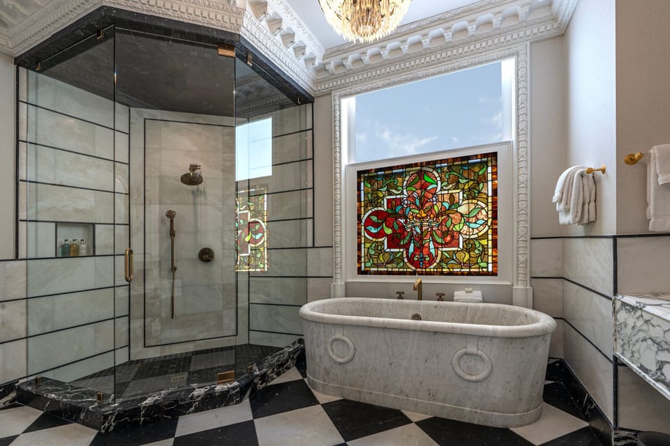 Combined shower/tub, designer toiletries, hair dryer, towels