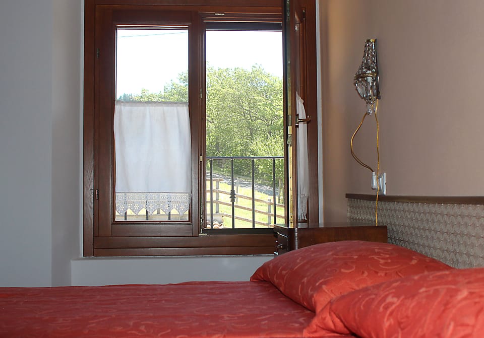 Duplex, 2 Bedrooms (Apt 3) | Rollaway beds (surcharge), bed sheets