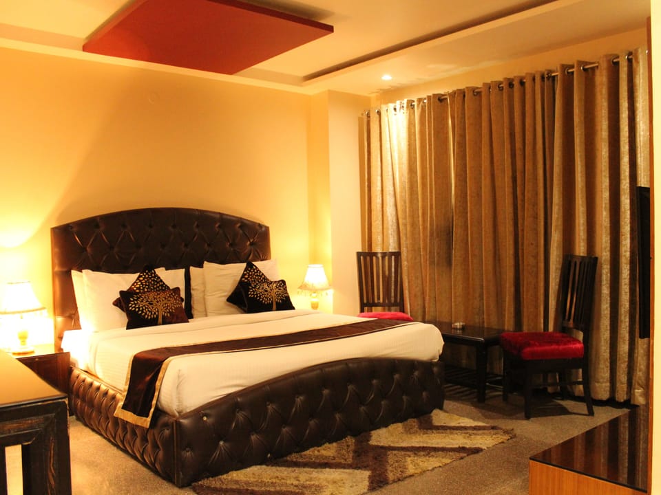 Superior Room | Egyptian cotton sheets, premium bedding, minibar, in-room safe