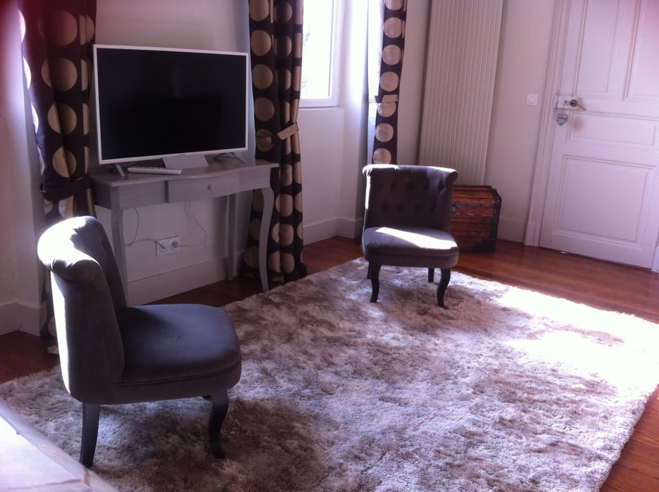 Double Room (La Tourterelle) | Individually decorated, individually furnished, desk, blackout drapes