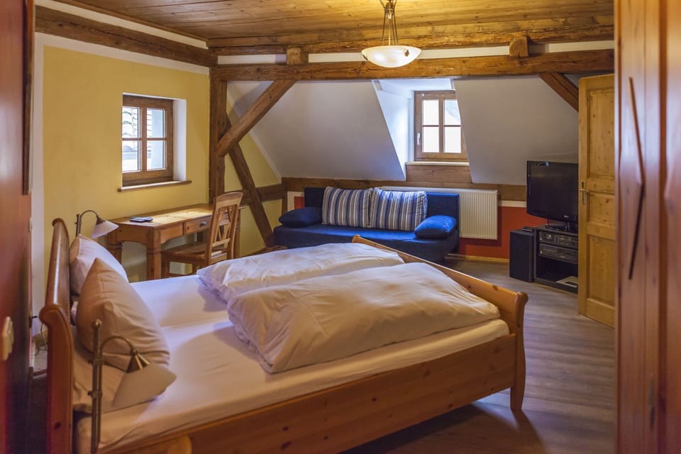 Comfort Triple Room | Desk, blackout drapes, iron/ironing board, free WiFi