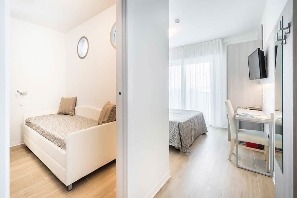 Cribs (surcharge), WiFi (free)