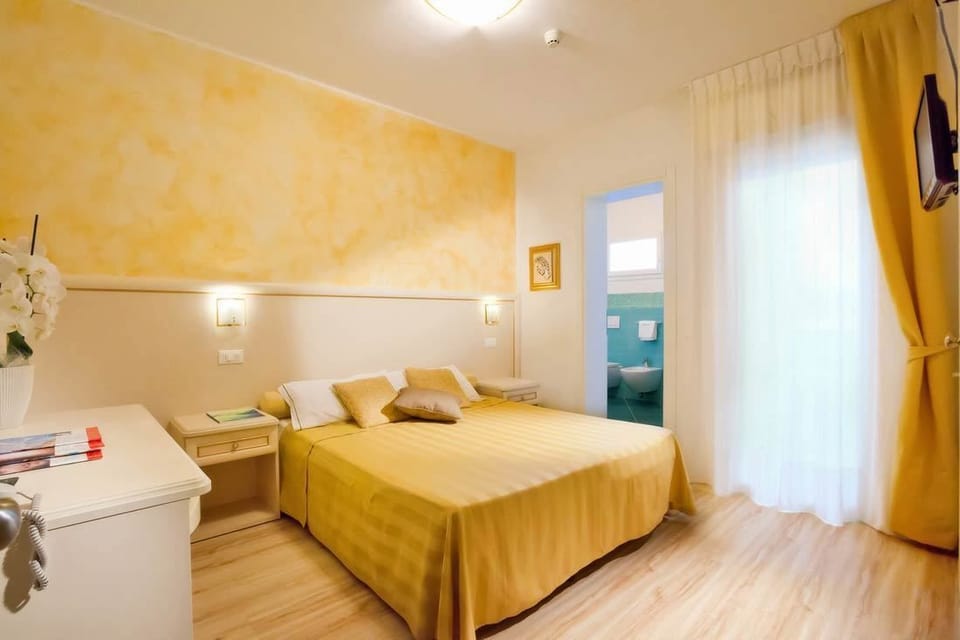 Comfort Double or Twin Room | Cribs (surcharge), WiFi (free)