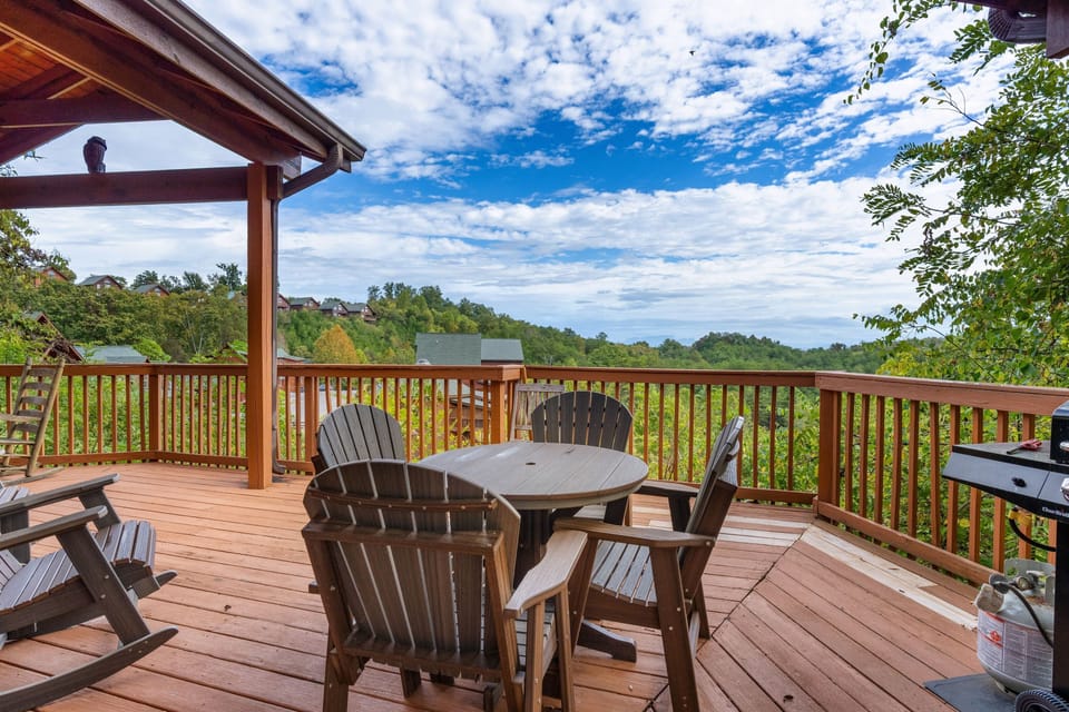 Cabin, 2 Bedrooms | Outdoor dining