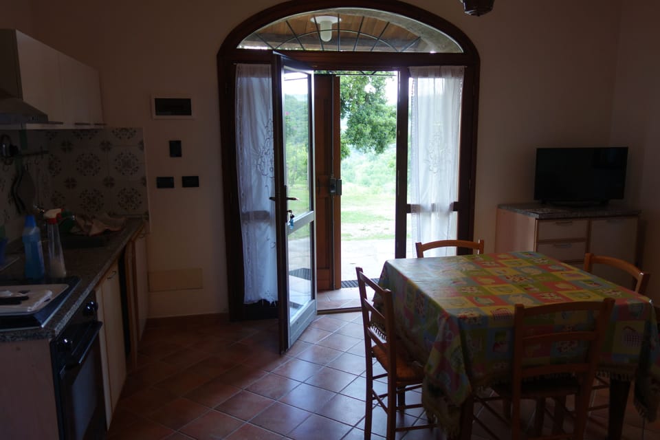 Family Apartment, 2 Bedrooms, Kitchen, Ground Floor | Private kitchenette