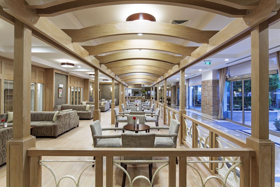 5 bars/lounges, poolside bar, beach bar