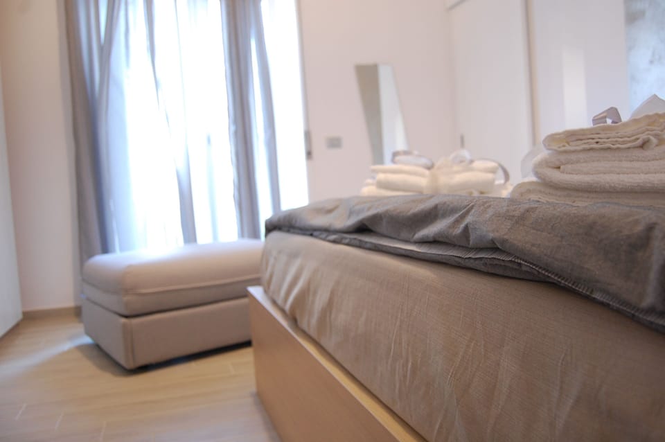 Classic Double Room | 1 bedroom, minibar, in-room safe, desk
