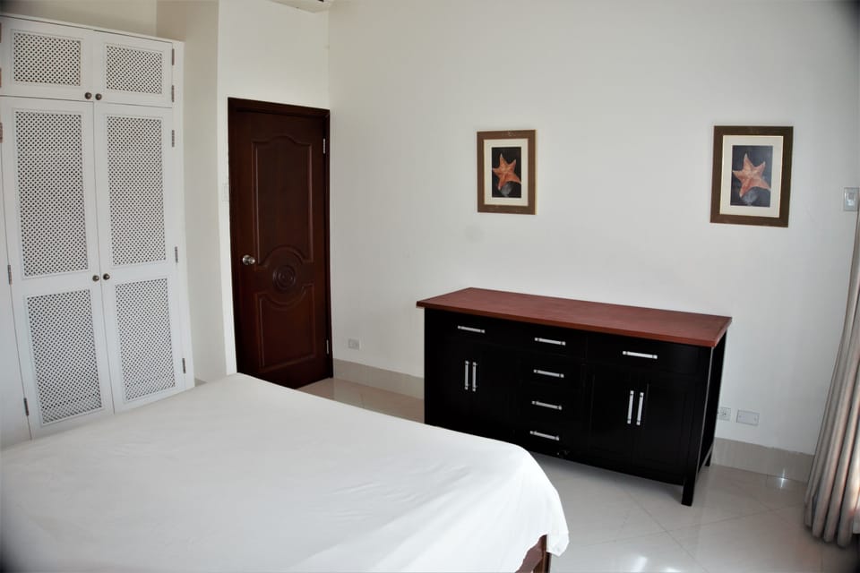 Townhome, 4 Bedrooms | 1 bedroom, premium bedding, desk, iron/ironing board