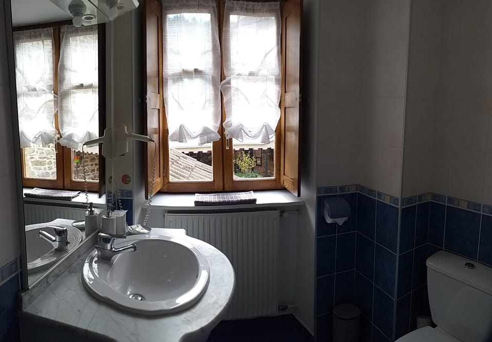 Standard Room, Non Smoking, Resort View | Bathroom | Shower, rainfall showerhead, free toiletries, hair dryer