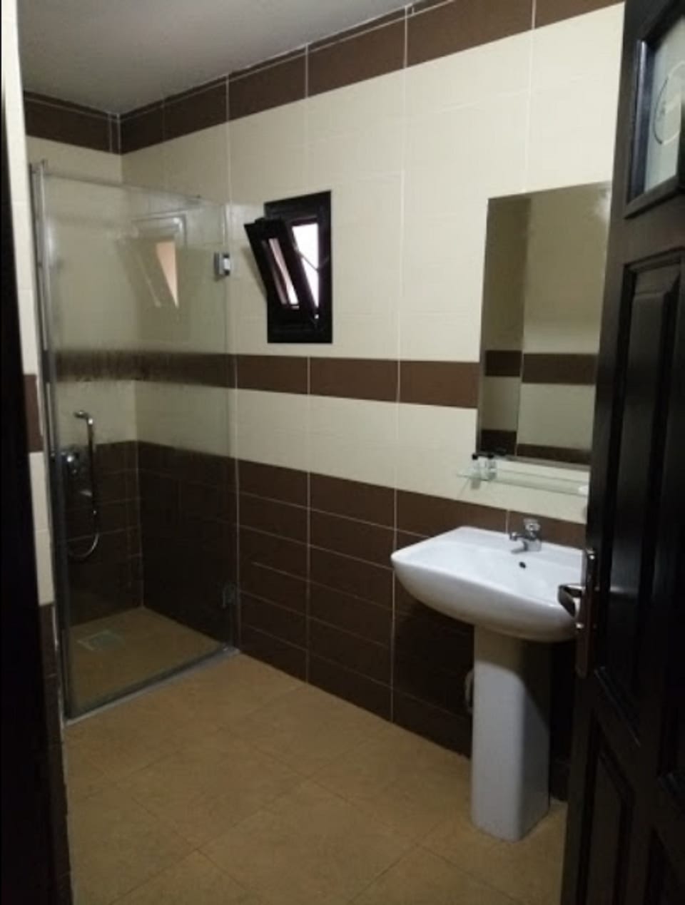 Deep soaking tub, rainfall showerhead, free toiletries, towels