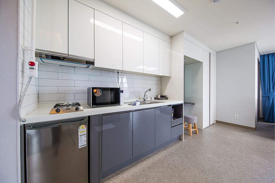 Double Room (Residence Double) | Private kitchenette | Mini-fridge, microwave, coffee/tea maker, electric kettle