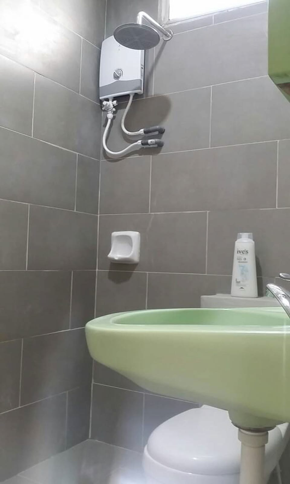 House, 4 Bedrooms | Bathroom shower