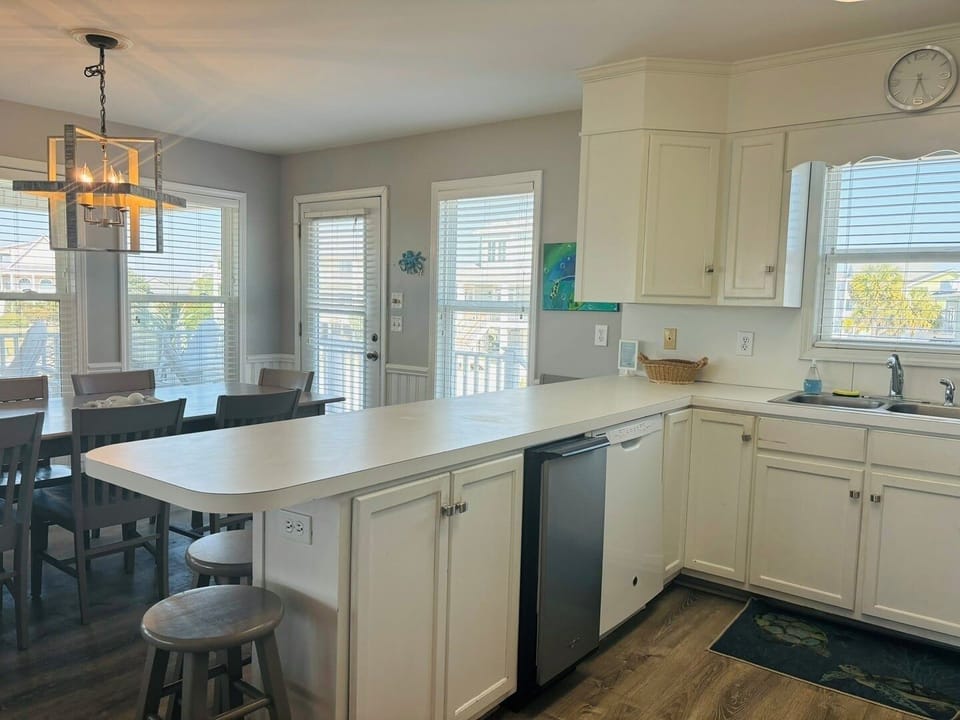 House, 4 Bedrooms | Private kitchen | Fridge, microwave, oven, dishwasher