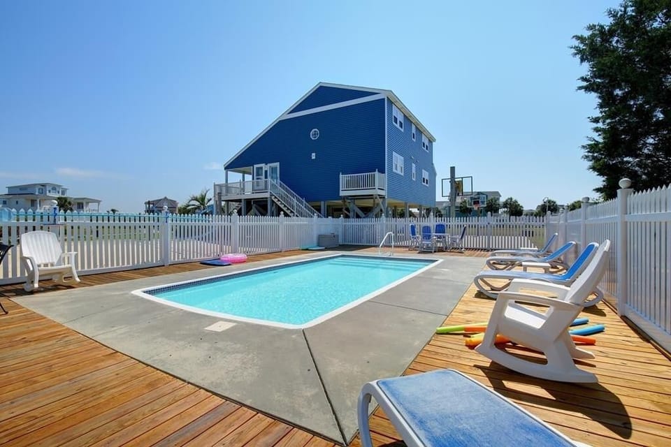 House, 4 Bedrooms | Pool